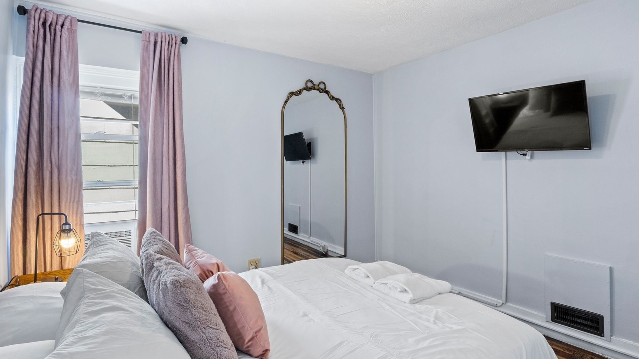 Photo of Bedroom in Ithaca