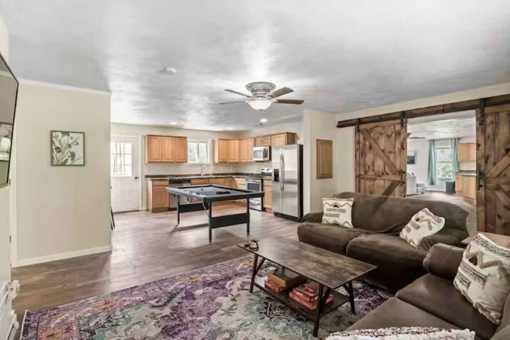 Photo of Livingroom in Lansing