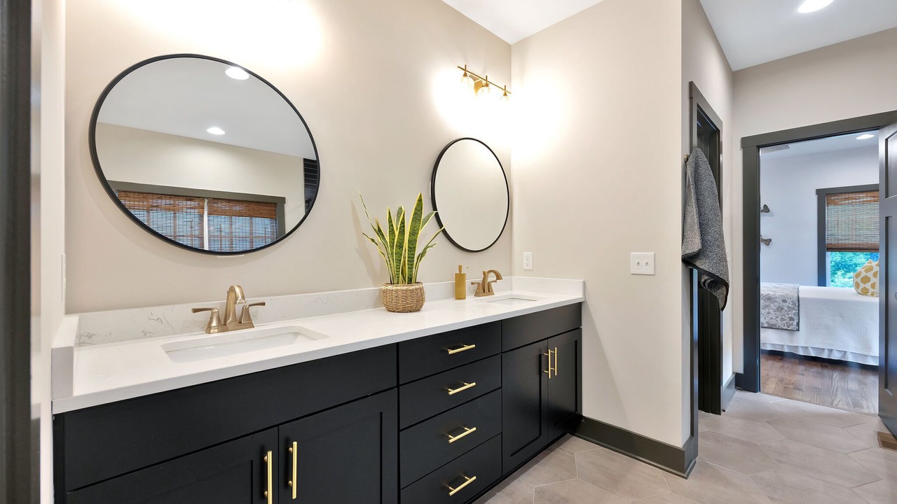 Photo of Bathroom in Cooleys Rift