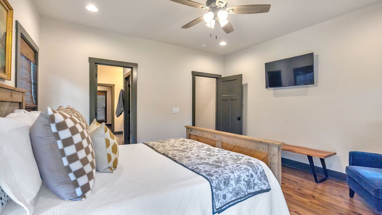 Photo of Bedroom in Cooleys Rift