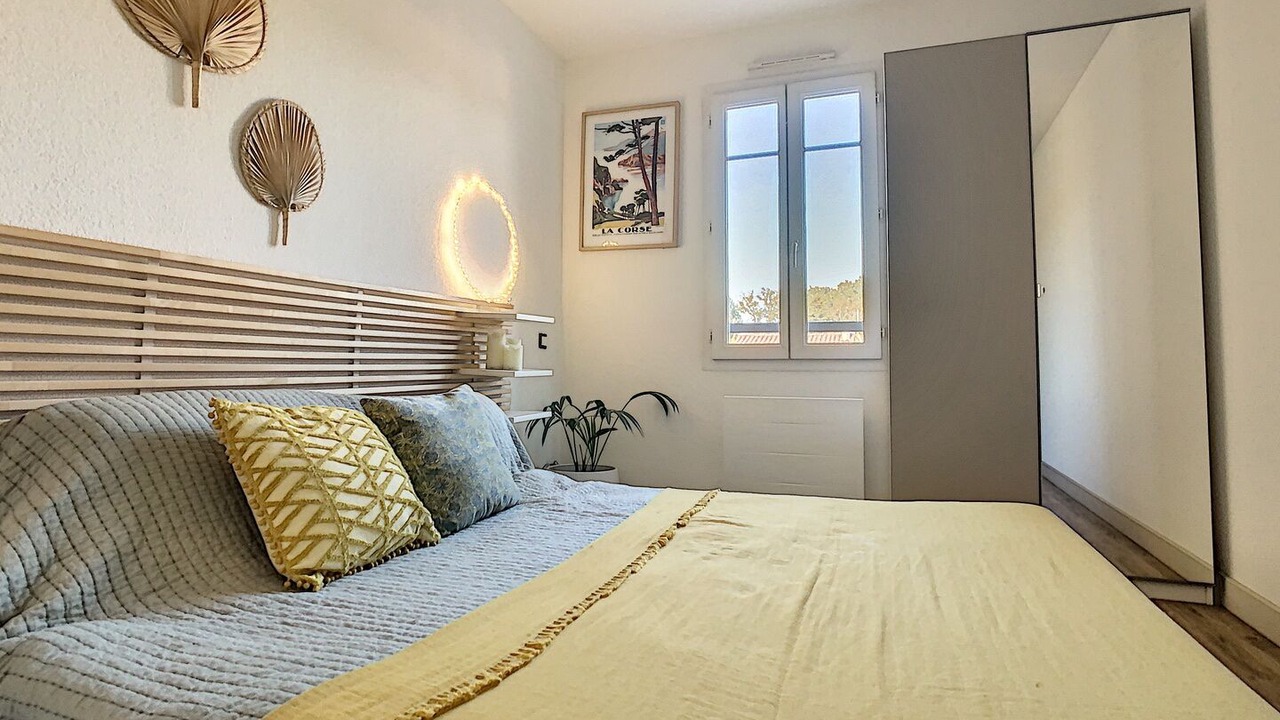 Photo of Bedroom in Loriol-du-Comtat