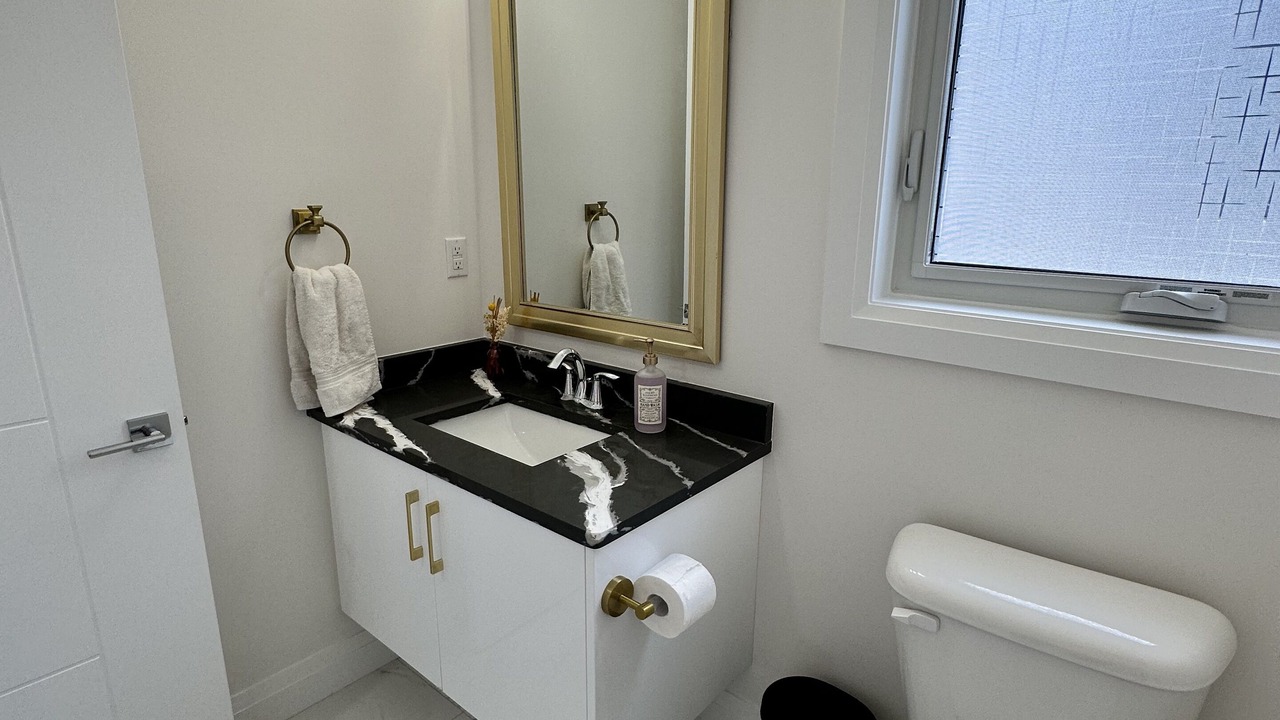 Photo of Bathroom in Boblo Island