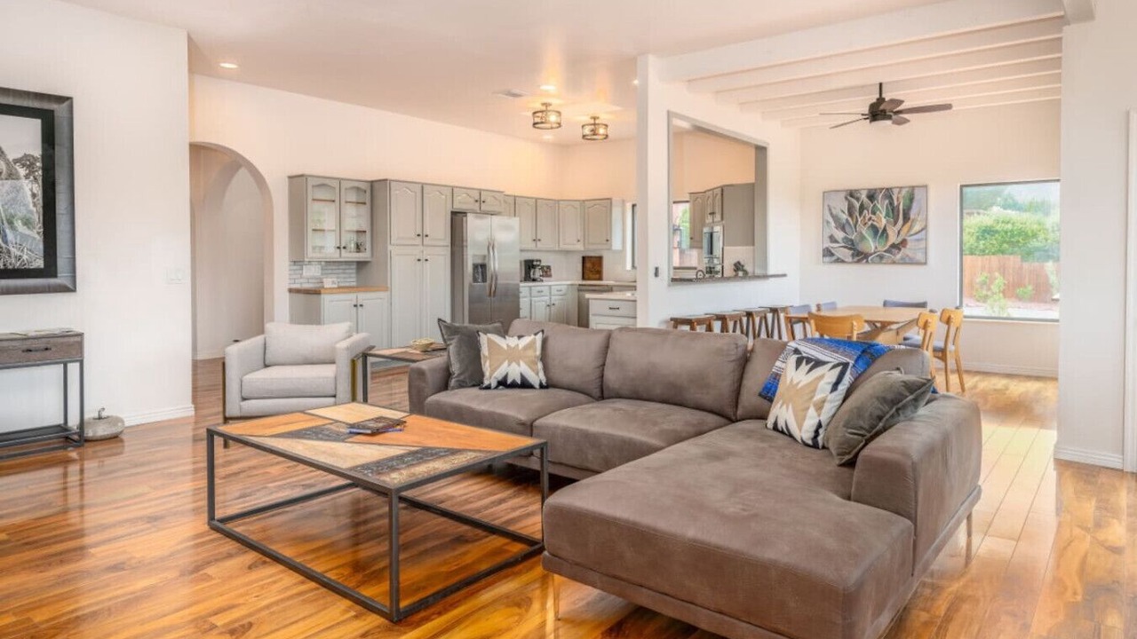 Photo of Livingroom in Oak Creek