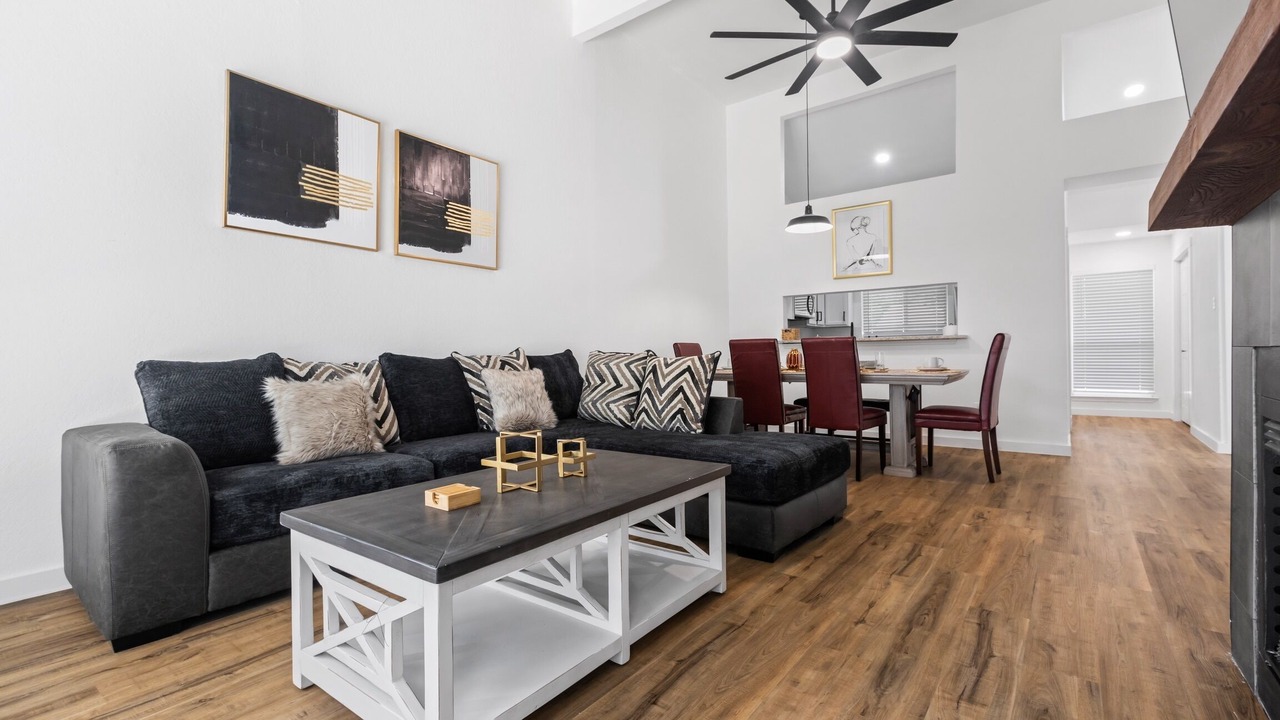 Photo of Livingroom in Euless