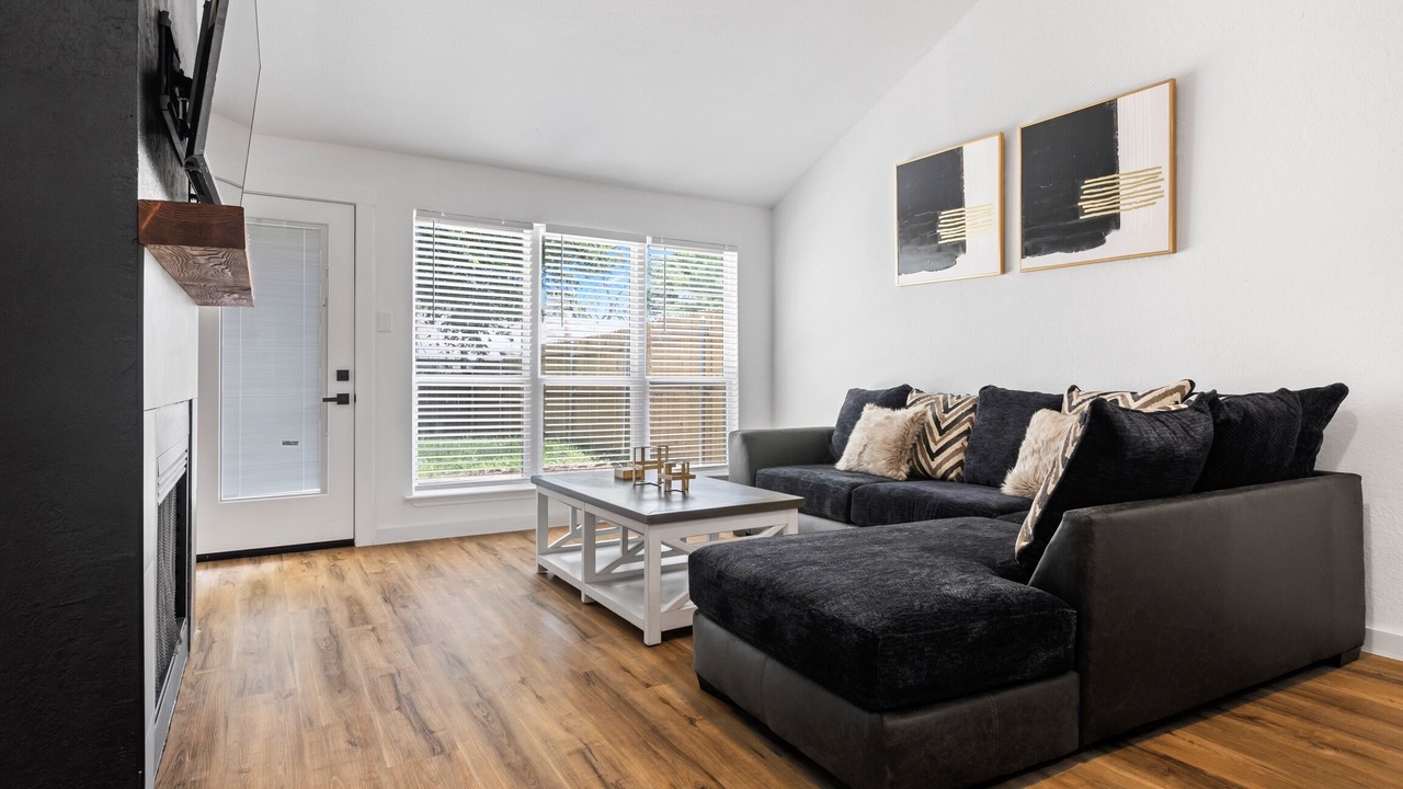Photo of Livingroom in Euless