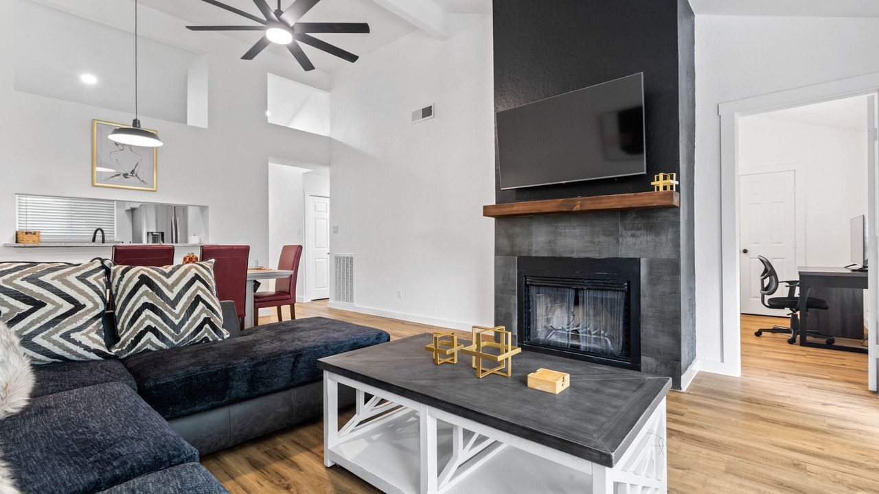 Photo of Livingroom in Euless