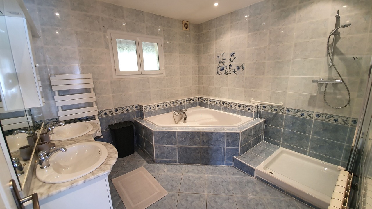 Photo of Bathroom in Saint-Julien