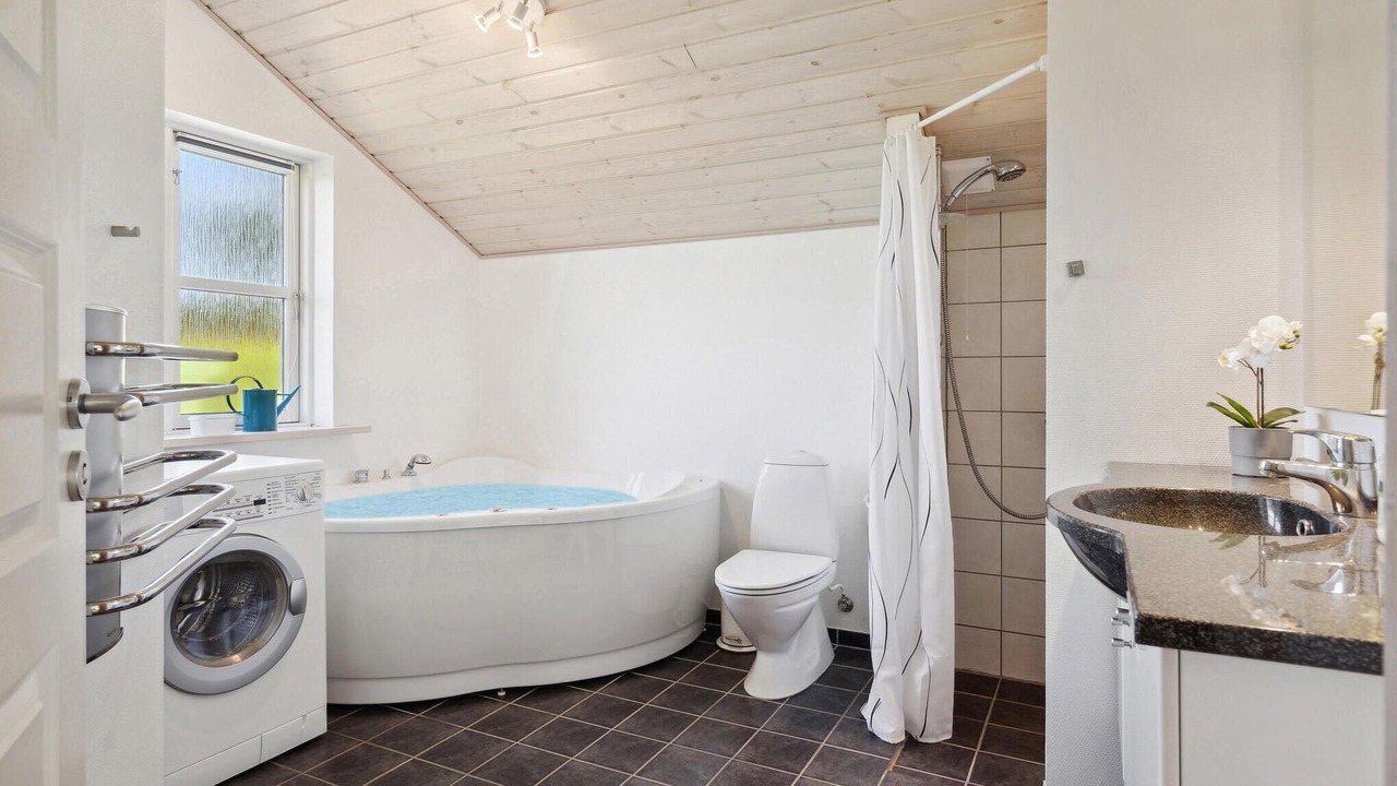 Photo of Bathroom in Pøt Strandby