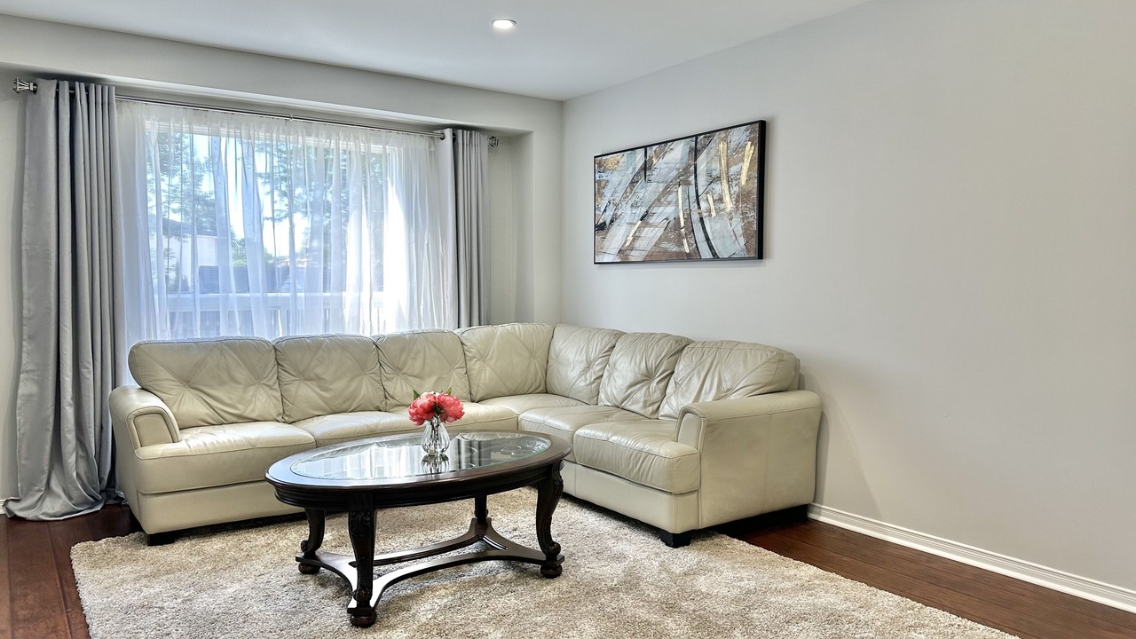Photo of Livingroom in Alcona