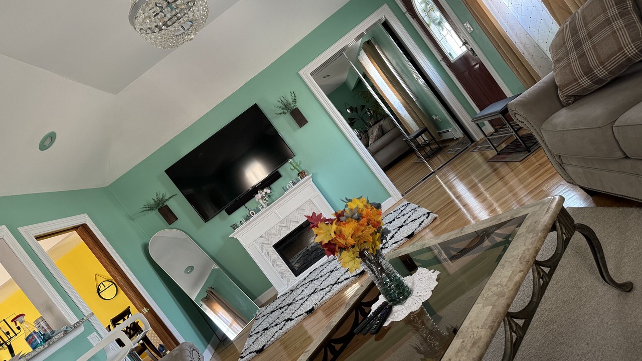 Photo of Livingroom in West Babylon