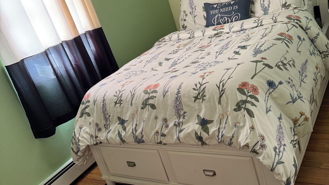 Photo of Bedroom in West Babylon