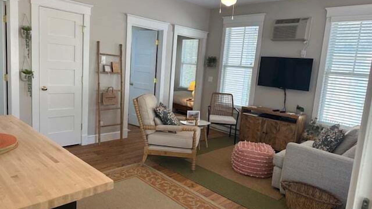 Photo of Livingroom in Moody