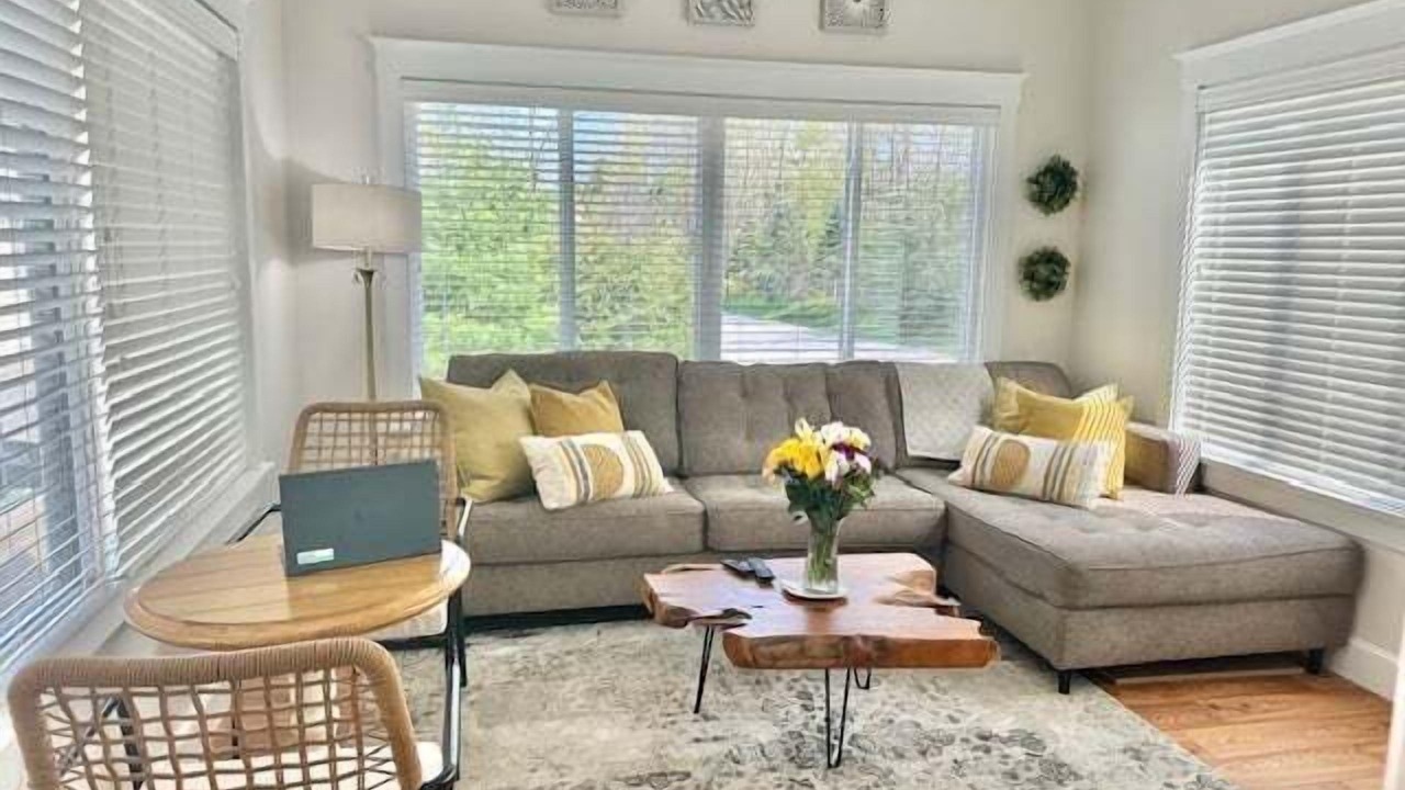 Photo of Livingroom in Moody