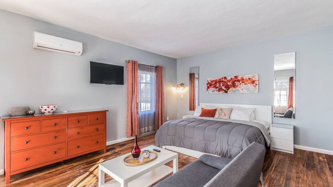 Photo of Bedroom in West University