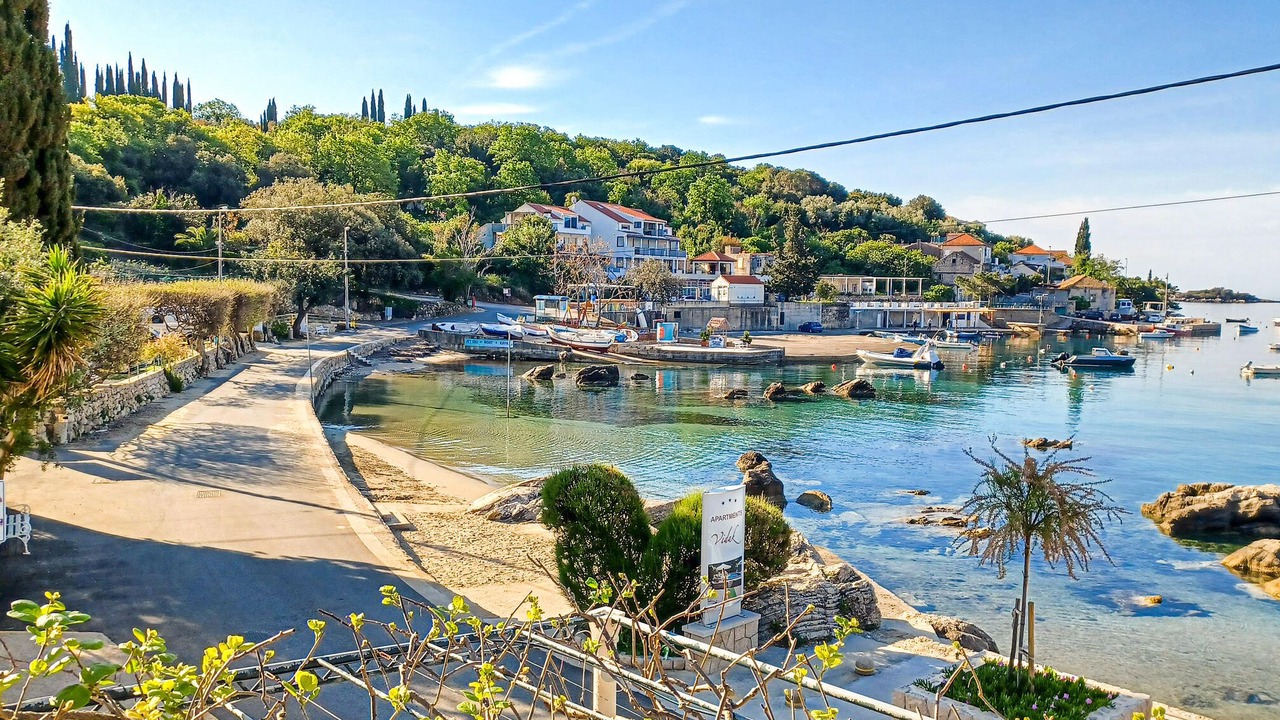 Photo of Others in Molunat