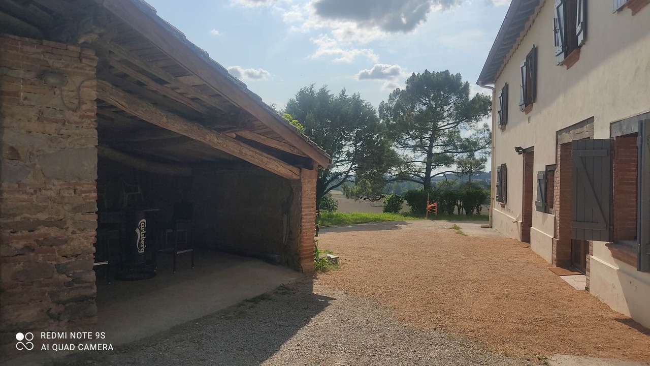 Photo of Patio Balcony in La Salvetat-Belmontet