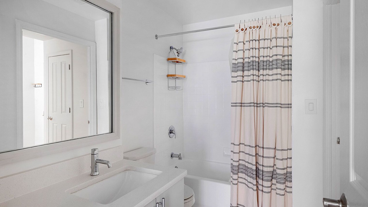 Photo of Bathroom in Cardozo