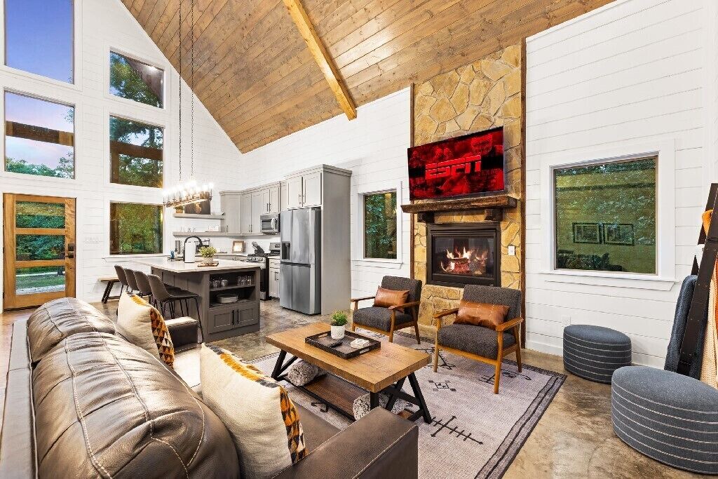 Photo of Livingroom in Hochatown