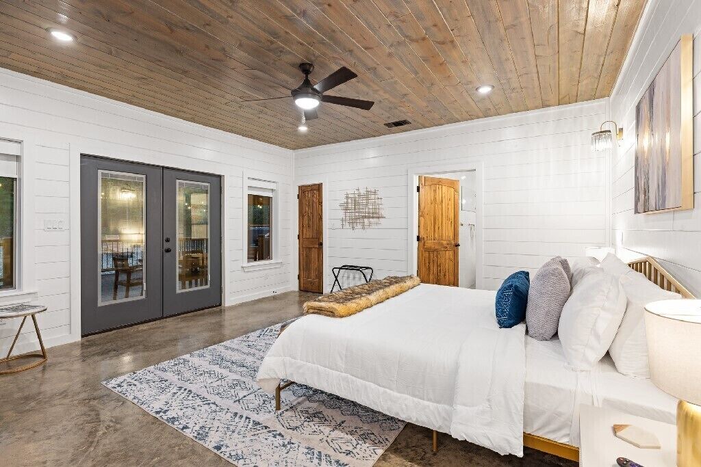 Photo of Bedroom in Hochatown