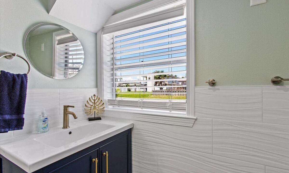 Photo of Bathroom in Jamaica Beach
