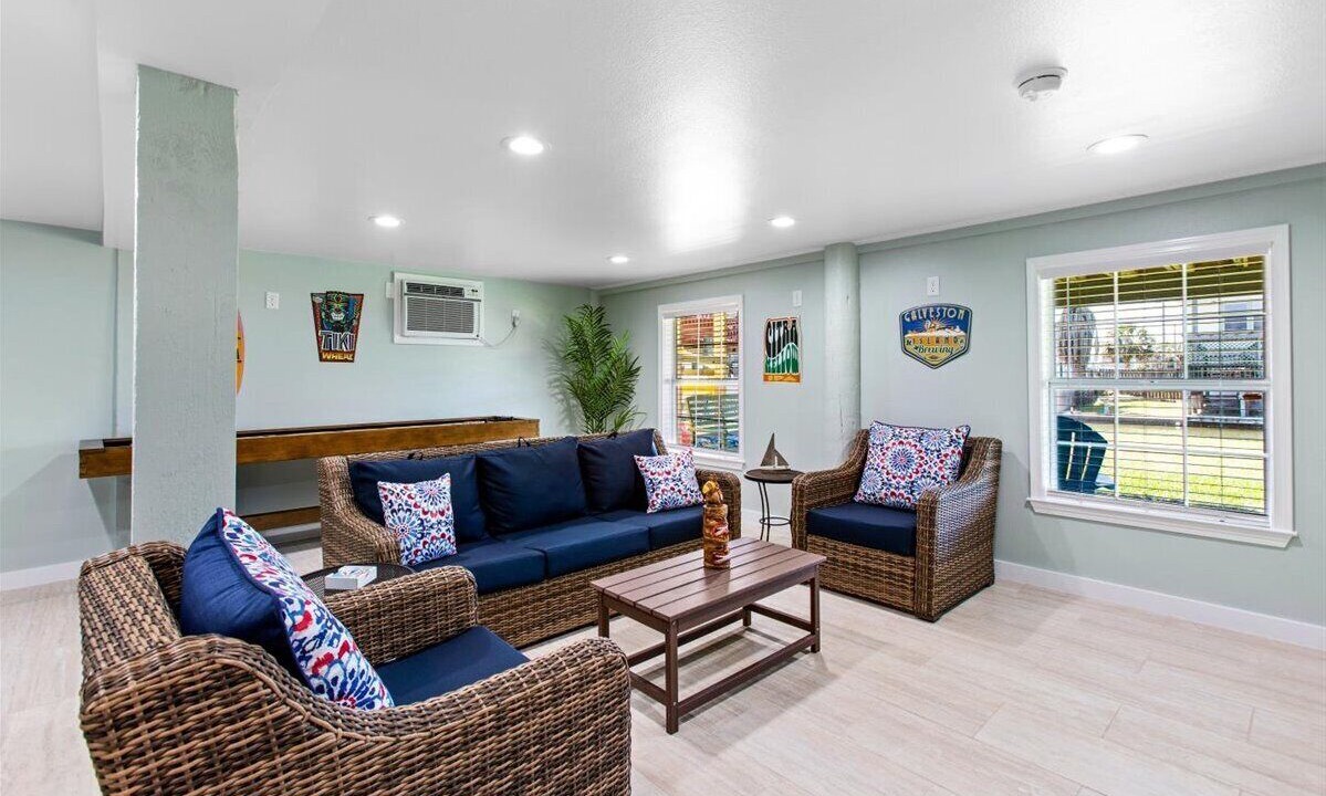Photo of Livingroom in Jamaica Beach