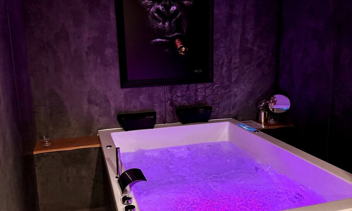 Photo of Bathroom in Les Attaques