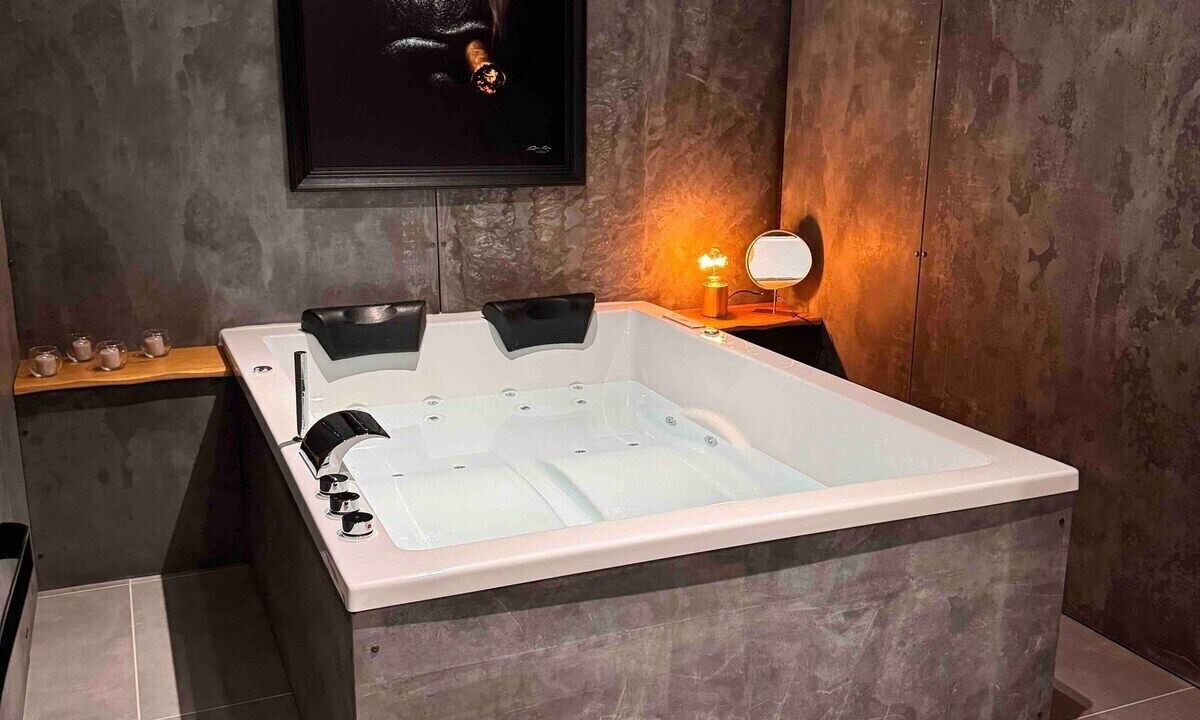 Photo of Bathroom in Les Attaques