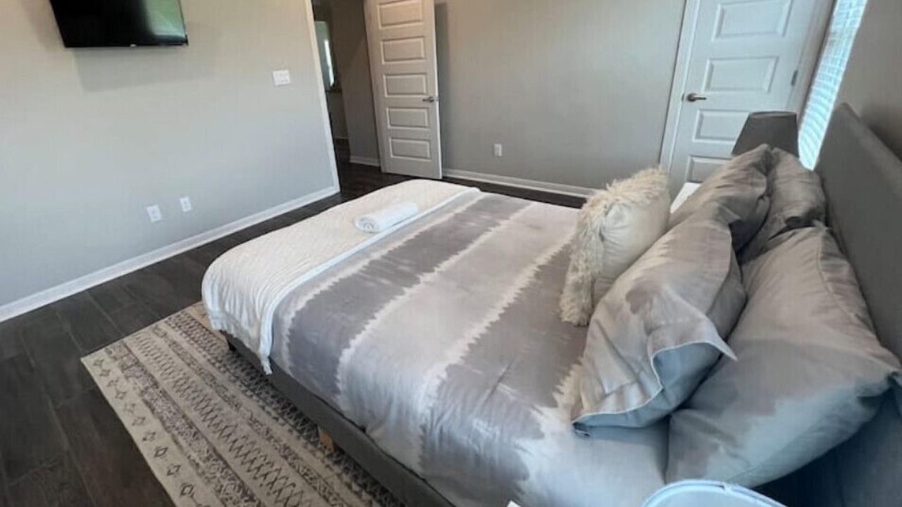 Photo of Bedroom in Edinburg