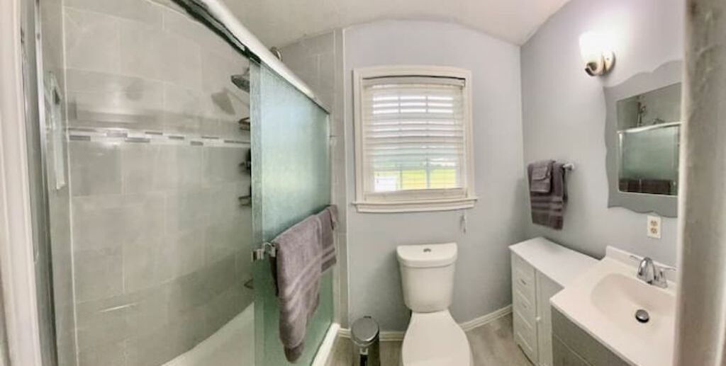 Photo of Bathroom in Kemp
