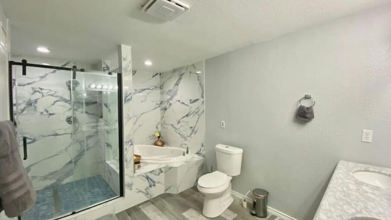 Photo of Bathroom in Kemp