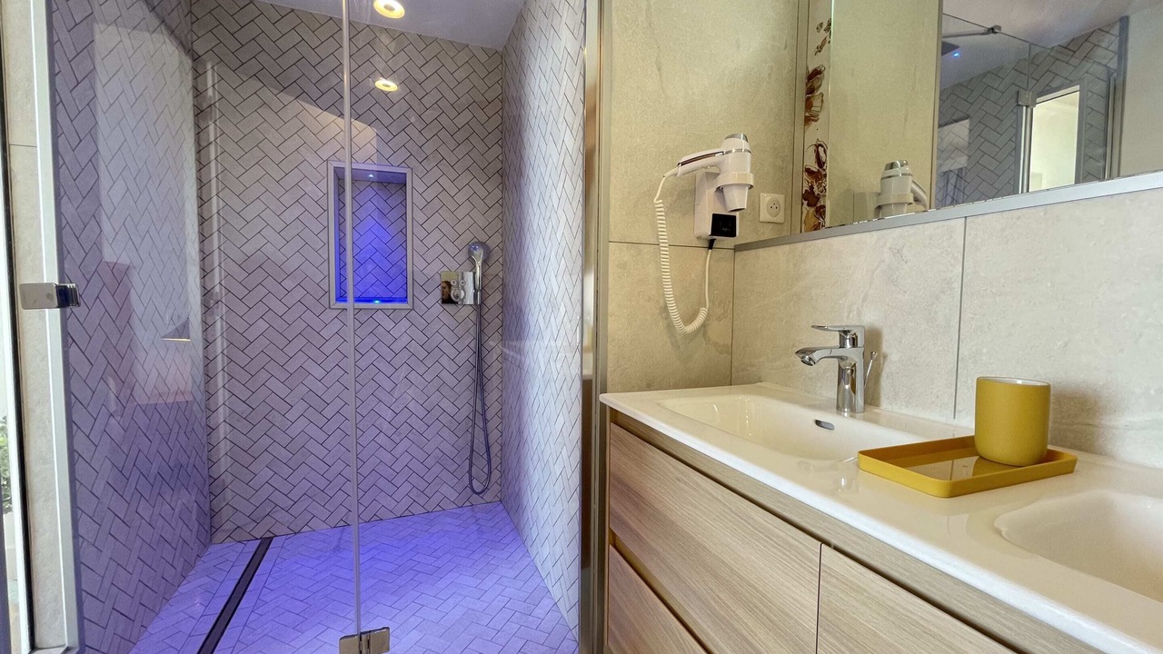 Photo of Bathroom in Pornichet