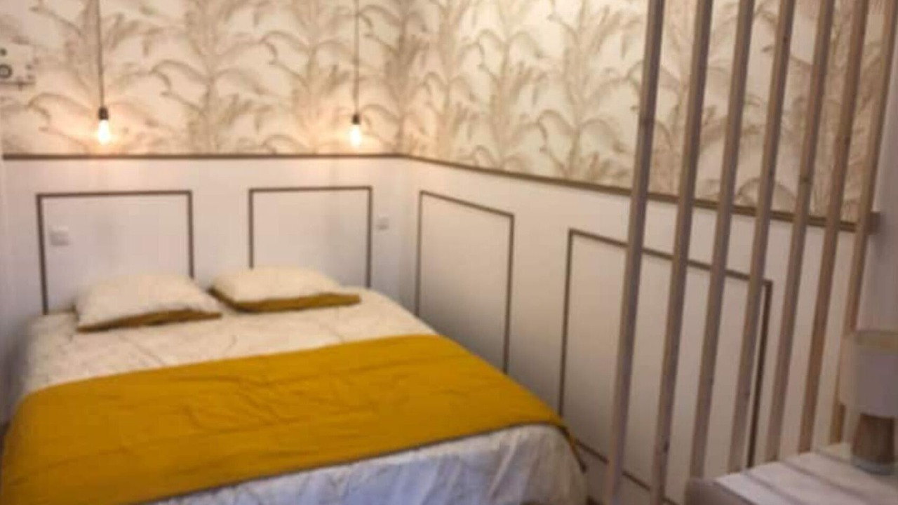 Photo of Bedroom in Crepy-en-Valois