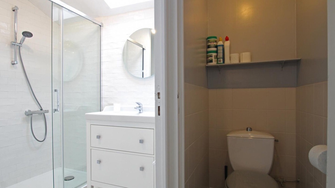 Photo of Bathroom in Neuville-en-Beaumont