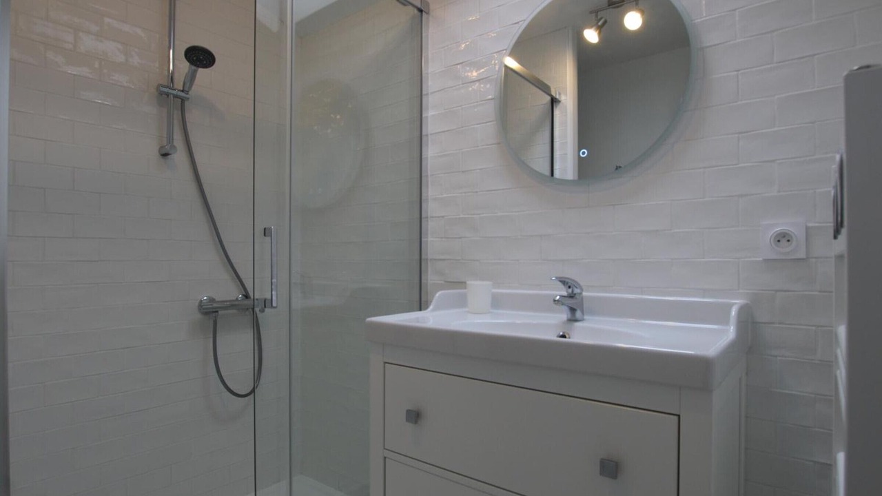 Photo of Bathroom in Neuville-en-Beaumont