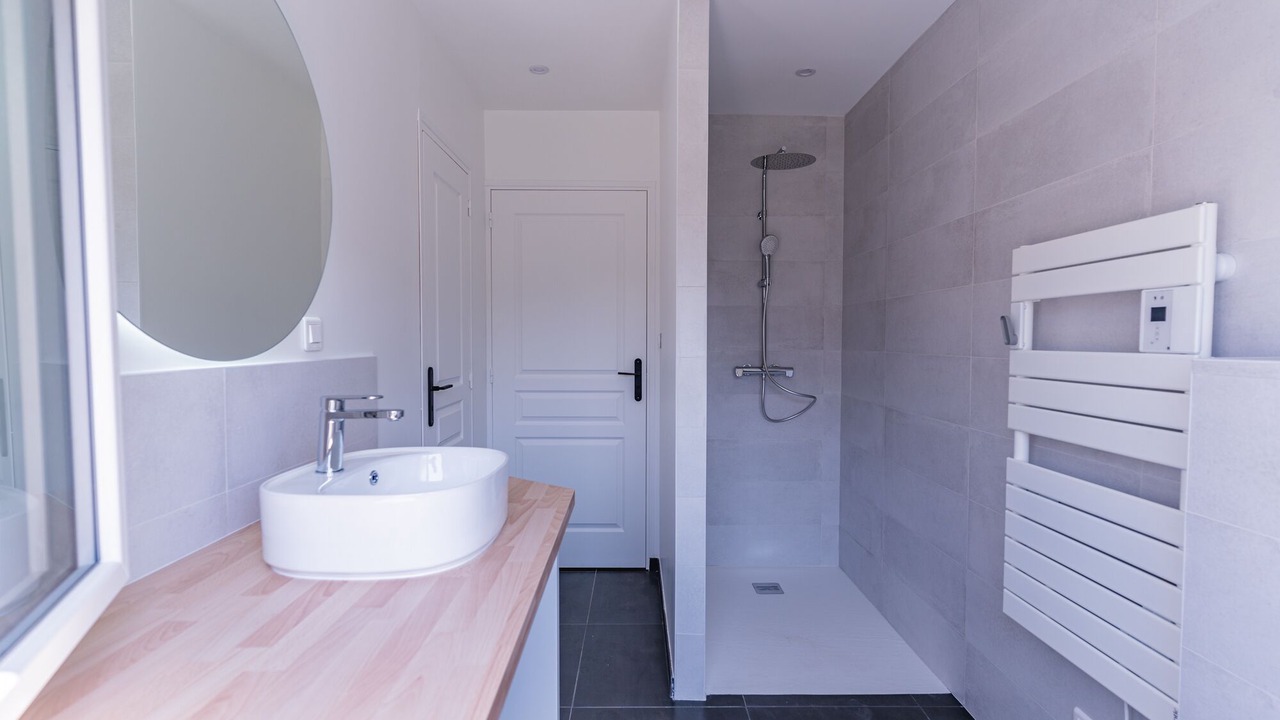 Photo of Bathroom in Urville-Nacqueville