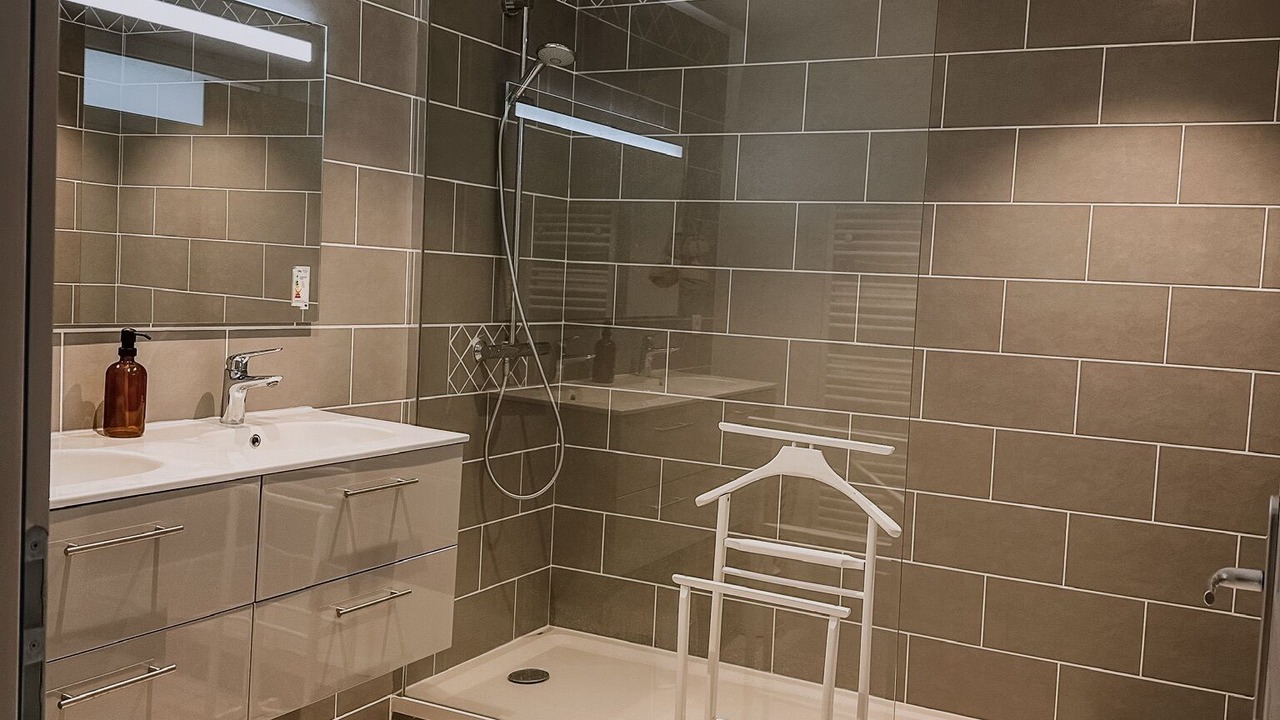 Photo of Bathroom in Saint-Etienne-de-Chigny