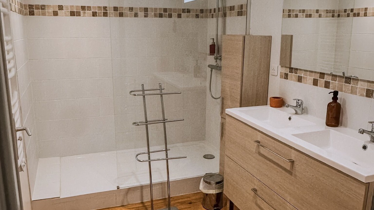 Photo of Bathroom in Saint-Etienne-de-Chigny