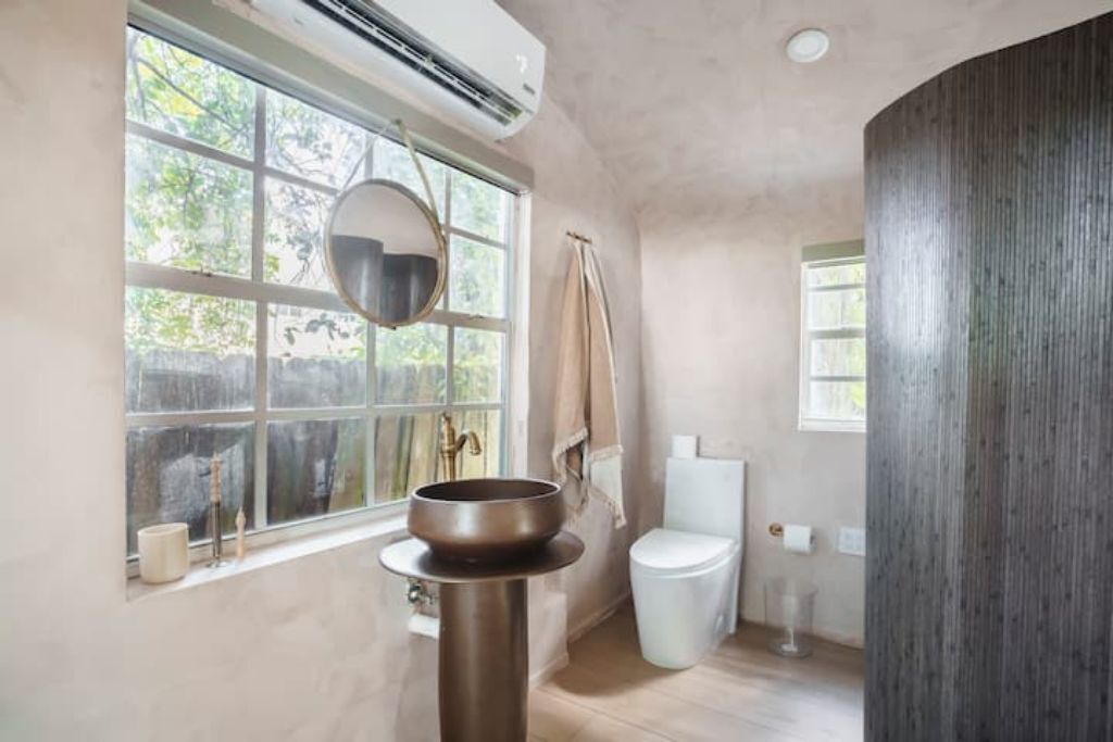 Photo of Bathroom in Croissant Park