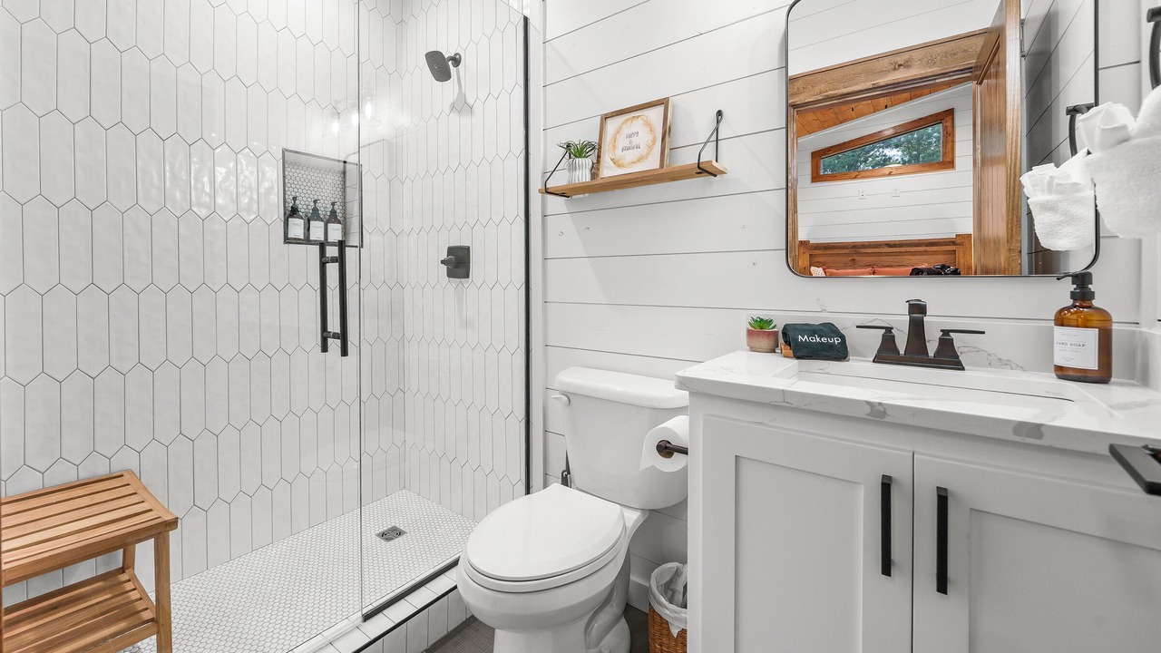 Photo of Bathroom in Broken Bow