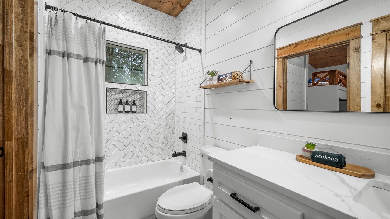 Photo of Bathroom in Broken Bow