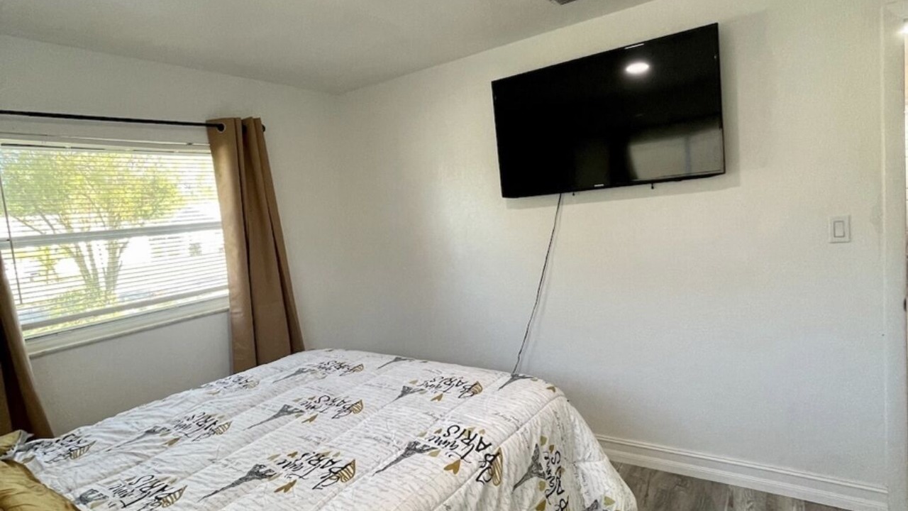 Photo of Bedroom in Oak Ridge