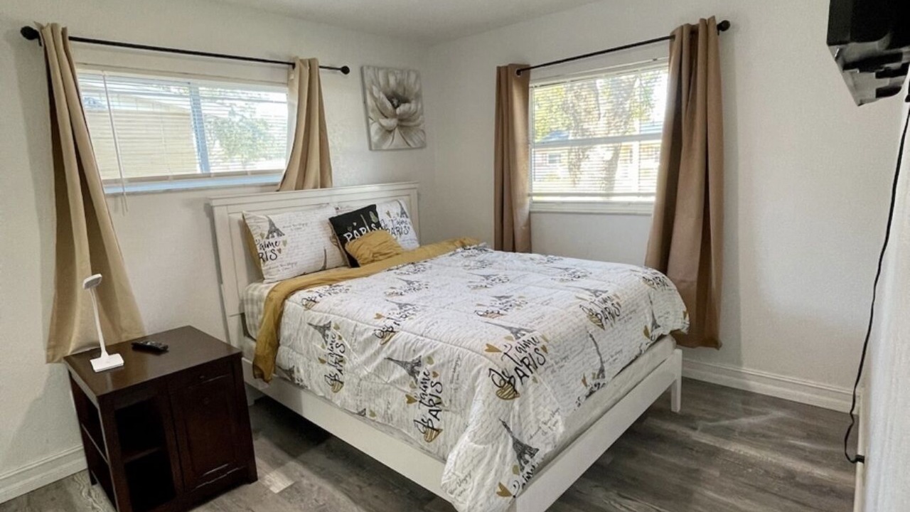 Photo of Bedroom in Oak Ridge