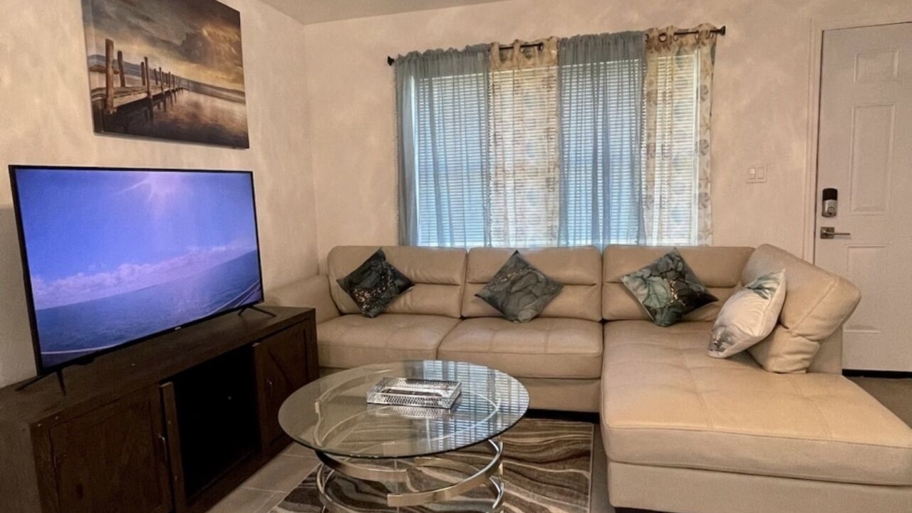 Photo of Livingroom in Oak Ridge