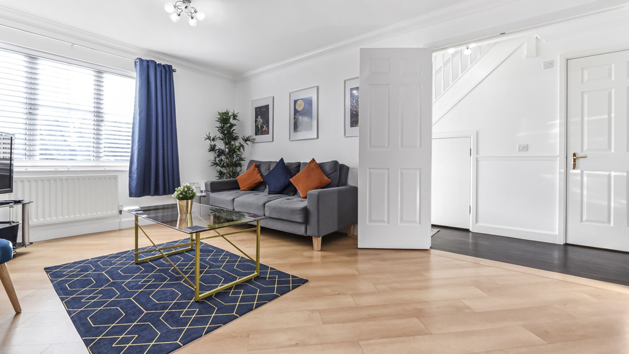 Photo of Livingroom in Horley