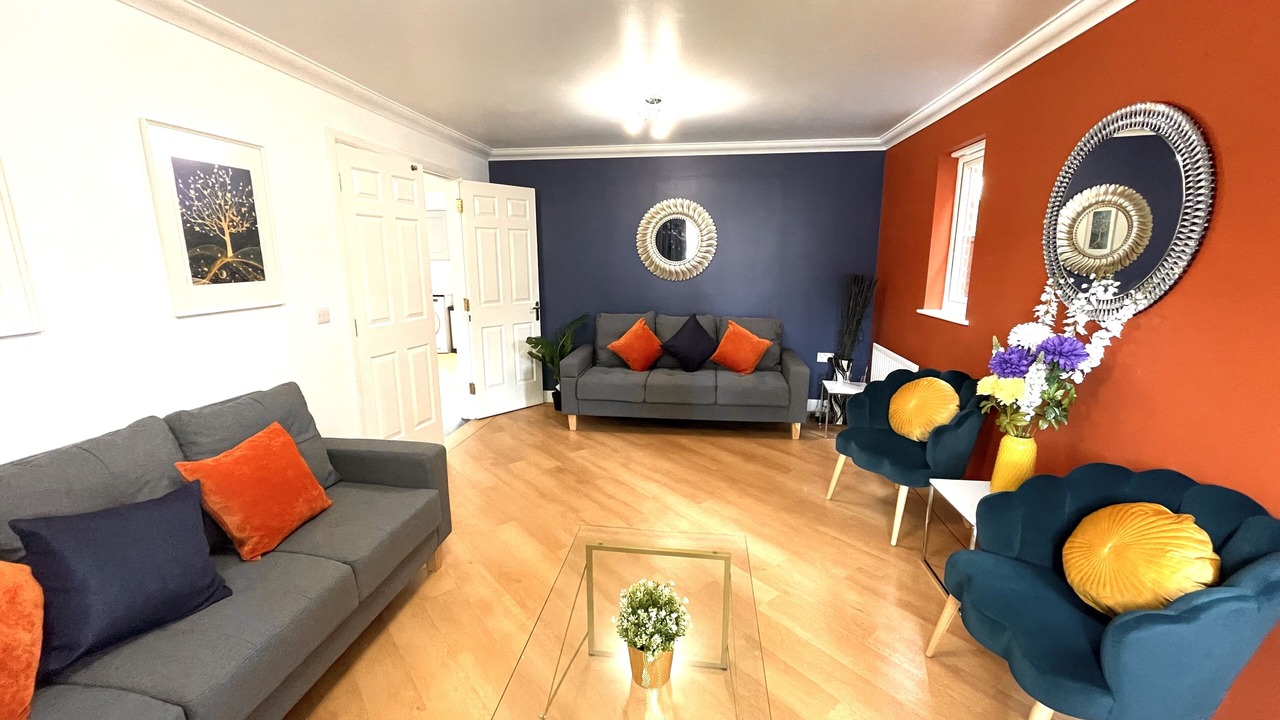Photo of Livingroom in Horley