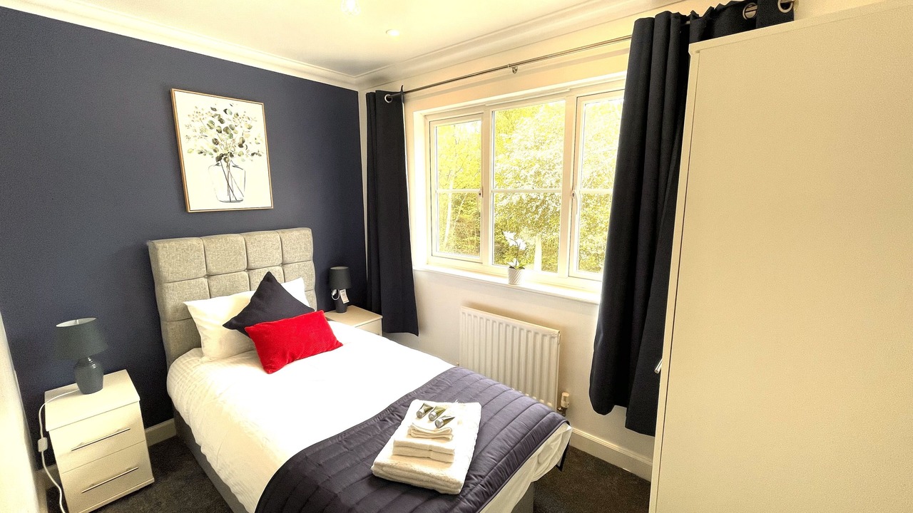 Photo of Bedroom in Horley