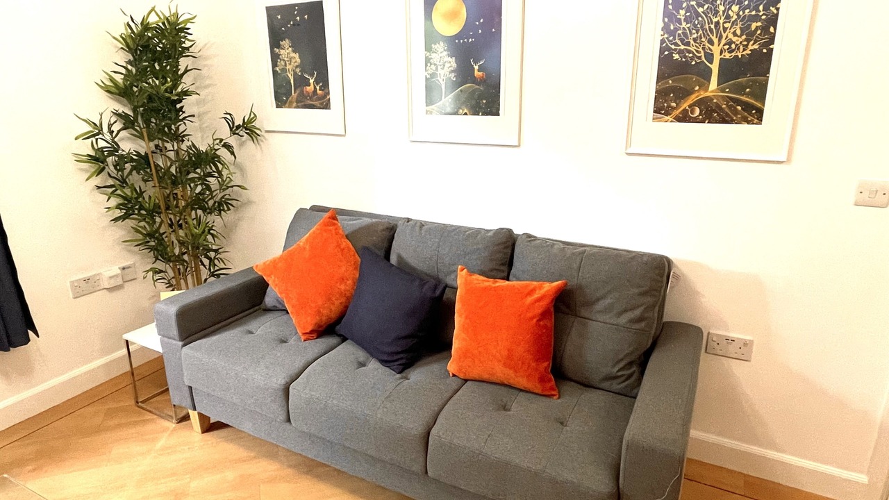 Photo of Livingroom in Horley