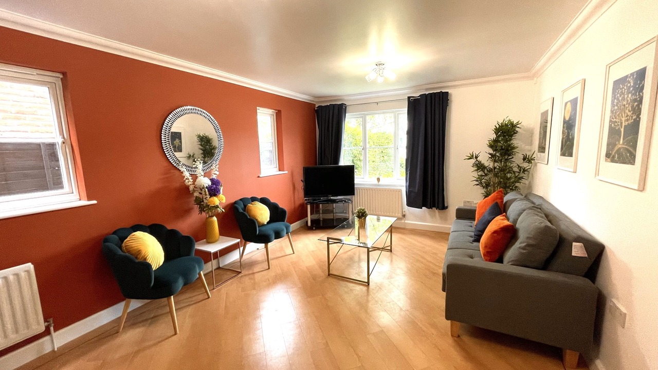Photo of Livingroom in Horley