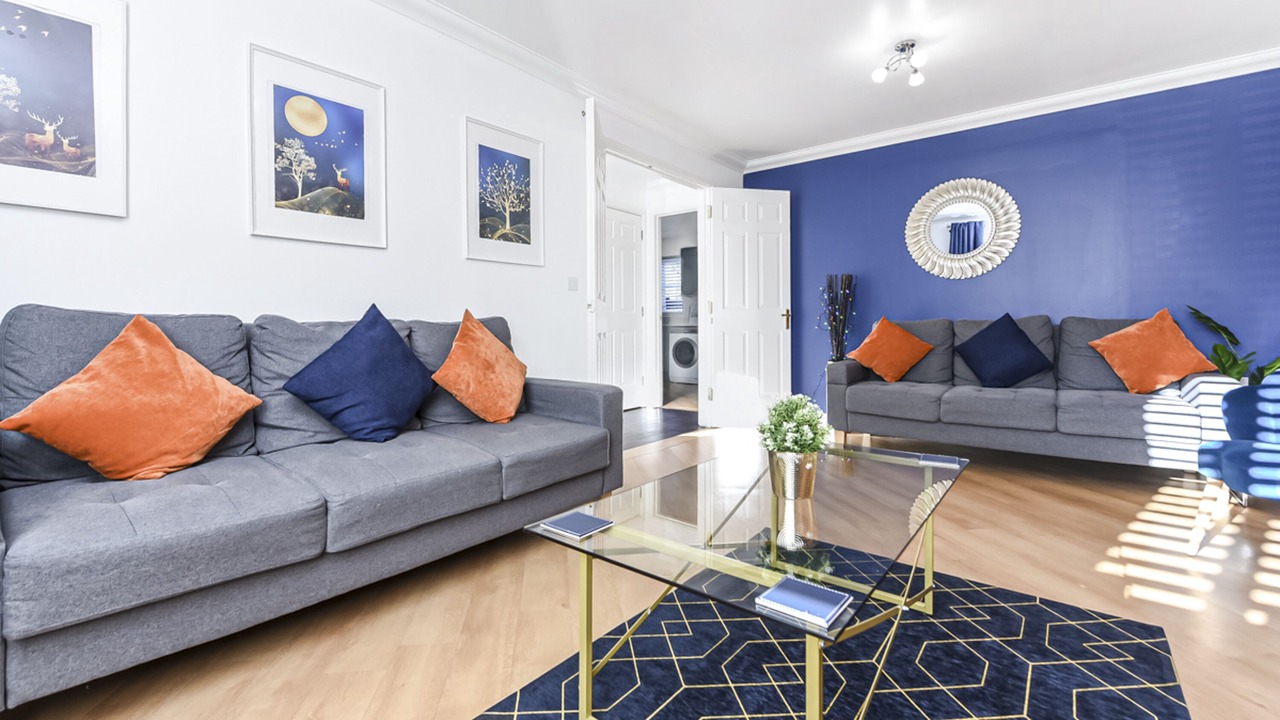 Photo of Livingroom in Horley