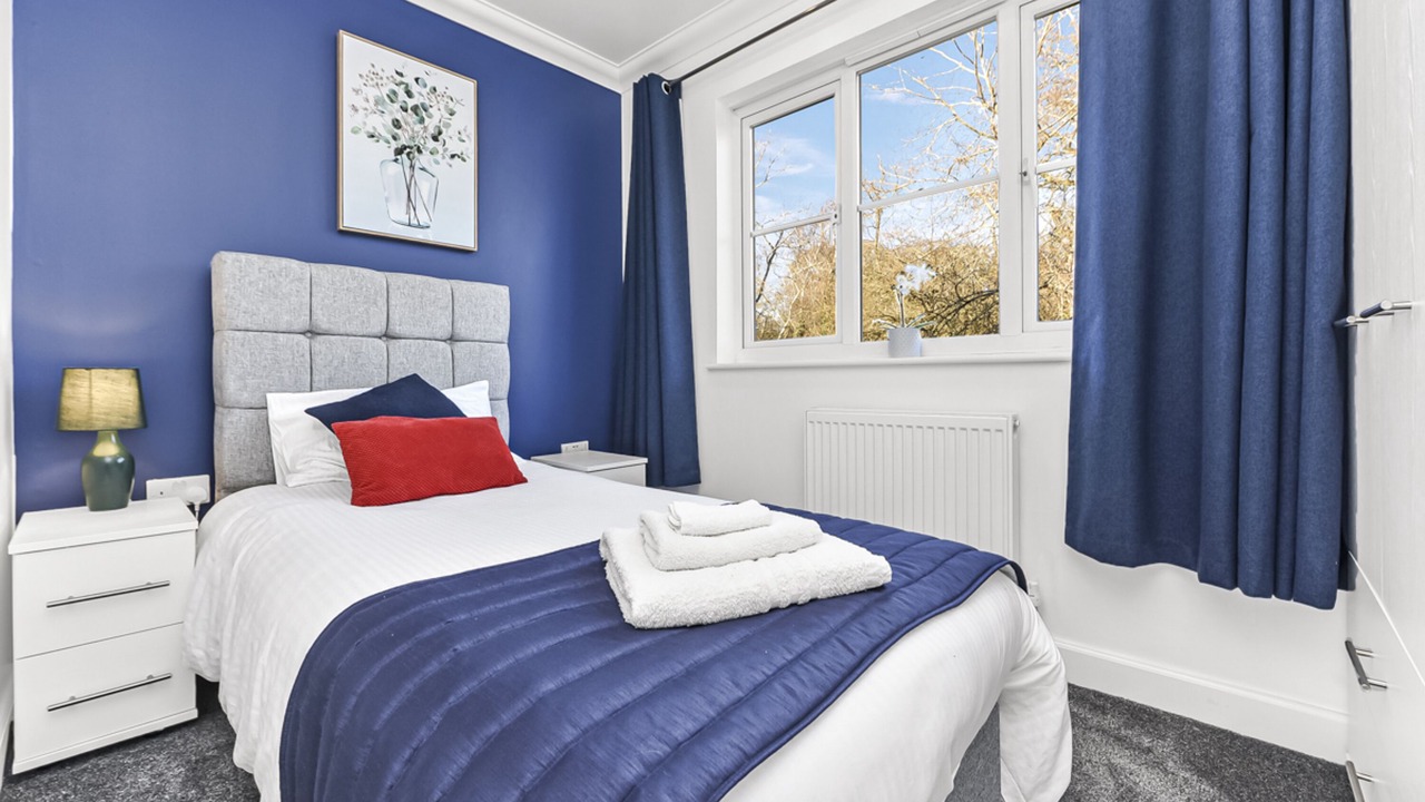 Photo of Bedroom in Horley